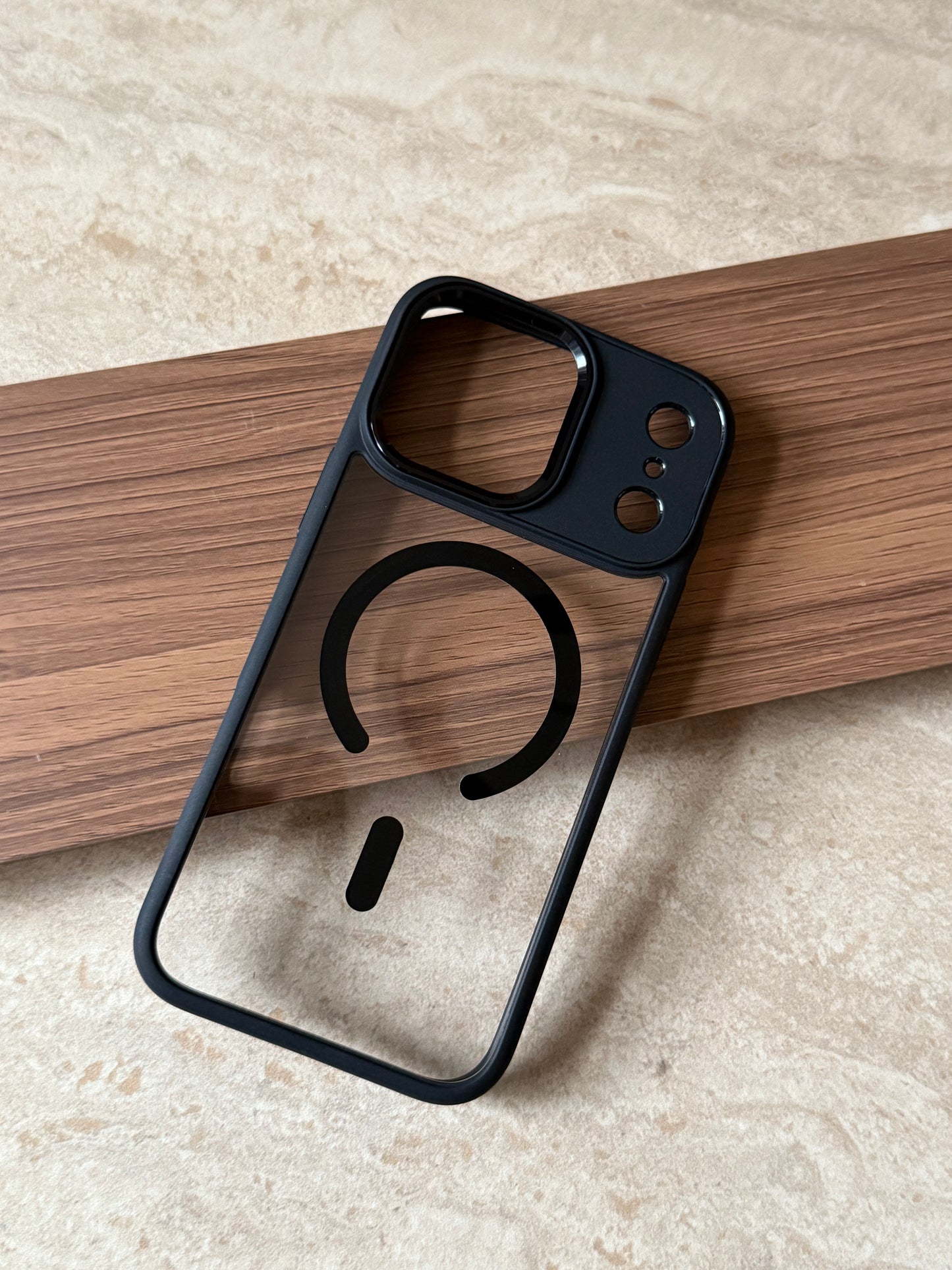 Magnetic Clarion Case - Iphone 17 pro max